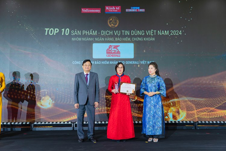 1 Dai dien Generali Viet Nam lai le vinh danh Top 10 San pham – Dich vu tin dung Viet Nam 2024